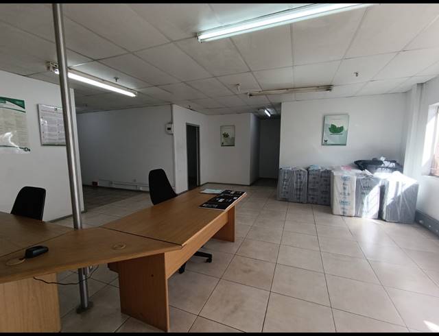 1,639M² WAREHOUSE TO LET IN NEW GERMANY